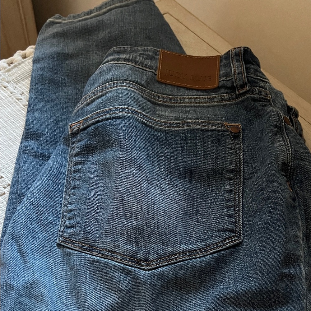 Judy Blue Women's  Straight Fit Medium Wash Jeans size 13 - Picture 2 of 3
